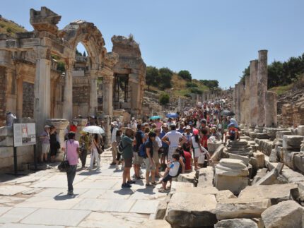 A group of tourists from Ephesus Tour with less walking – Private Ephesus Tours